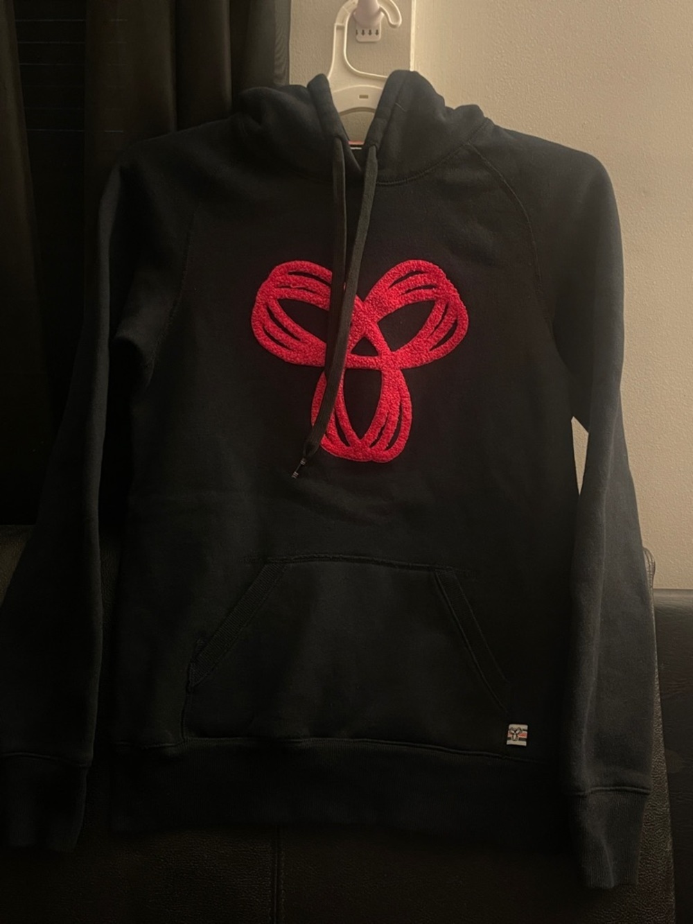 TNA Women’s Black & Pink Sherpa logo Graphic Hooded Sweatshirt Size XS EUC RARE